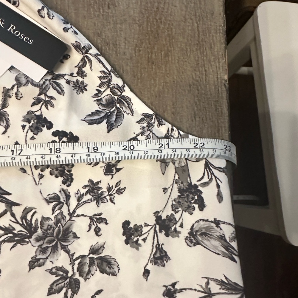 NWT Violets & Roses Stitch Fix Floral Halter Tank Top Blouse Black White Size L - Picture 3 of 5